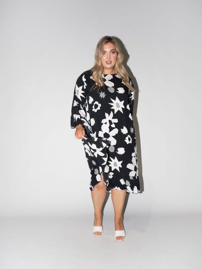 Flower Power Queen Dress in Black