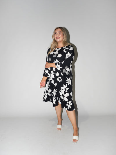 Flower Power Queen Dress in Black