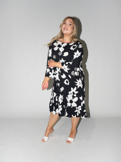 Flower Power Queen Dress in Black