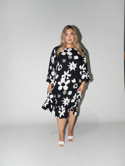 Flower Power Queen Dress in Black
